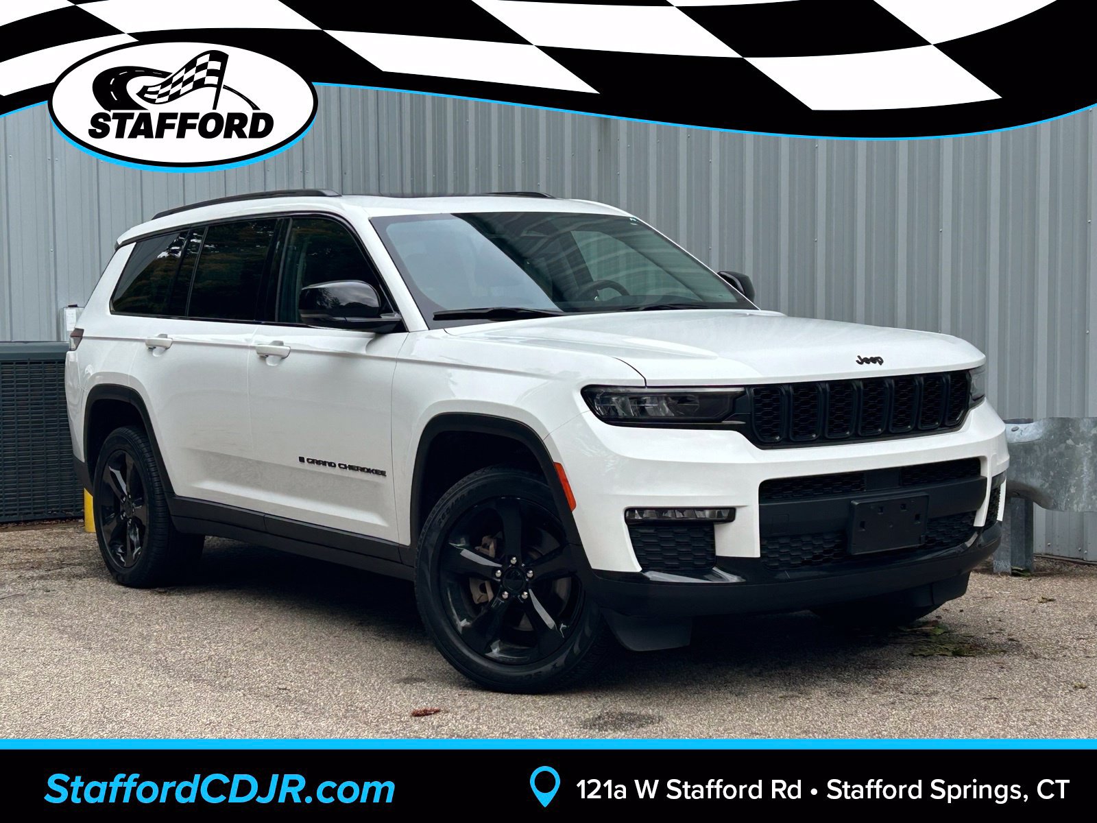 Used 2023 Jeep Grand Cherokee L Limited w/ Black Appearance Package AWD/4WD image 1