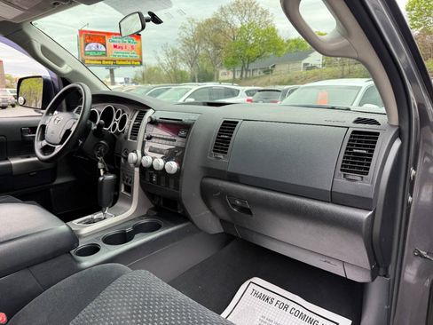 Used 2011 Toyota Tundra 4x4 CrewMax w/ SR5 Pkg image 28