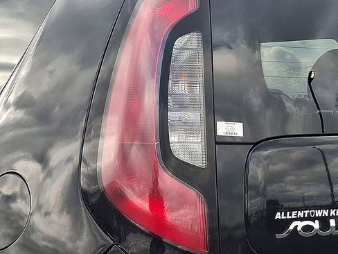 Used 2016 Kia Soul image 11