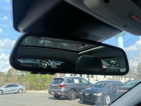 Used 2017 Land Rover Range Rover Evoque SE Premium image 55