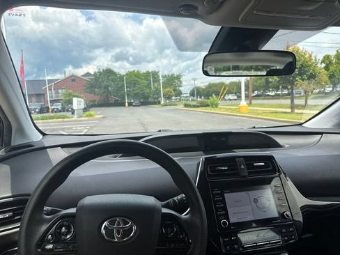 Used 2022 Toyota Prius LE FWD image 16