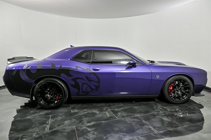 Used 2016 Dodge Challenger SRT Hellcat RWD image 10