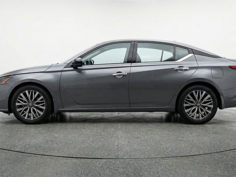 Used 2025 Nissan Altima 2.5 SV FWD image 5