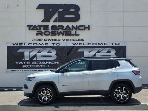 Used 2025 Jeep Compass Limited AWD/4WD image 11
