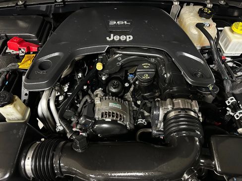 Used 2021 Jeep Gladiator Sport image 26