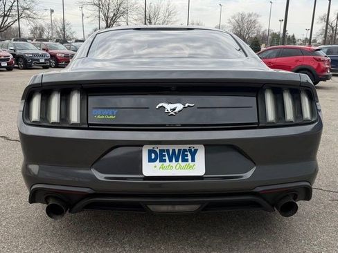 Used 2018 Ford Mustang Coupe image 4