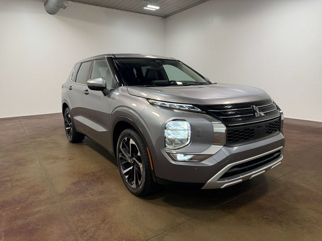Used 2024 Mitsubishi Outlander SE AWD/4WD image 30