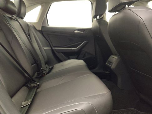 Used 2019 Volkswagen Jetta SE w/ Cold Weather Package FWD image 19