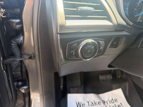 Used 2019 Ford Fusion SE FWD image 20