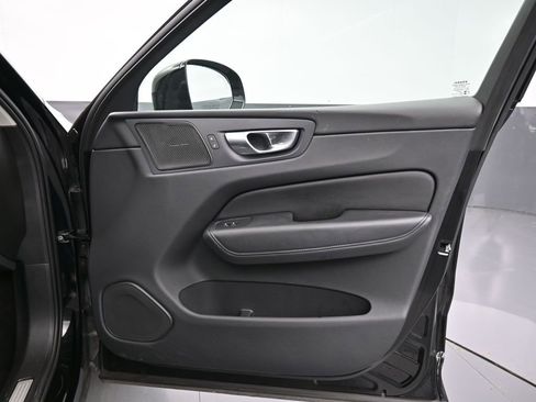 Used 2024 Volvo XC60 B5 Plus image 38