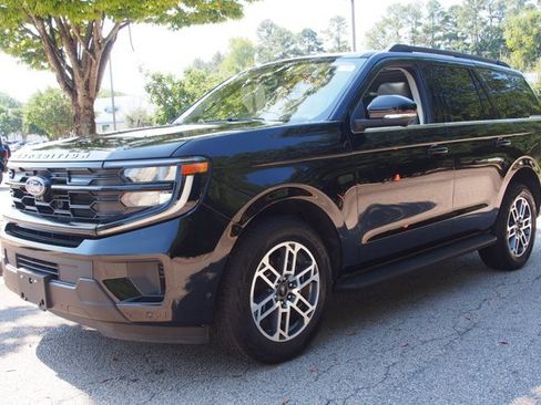 Certified 2025 Ford Expedition Active AWD/4WD image 3