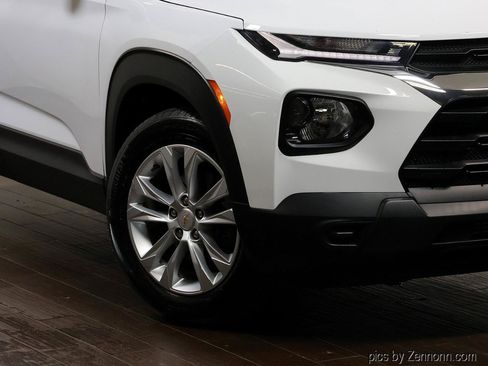 Used 2021 Chevrolet TrailBlazer LS FWD image 3