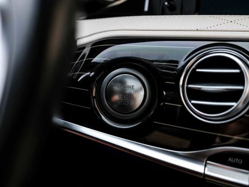Used 2017 Mercedes-Benz S 550 Sedan image 22