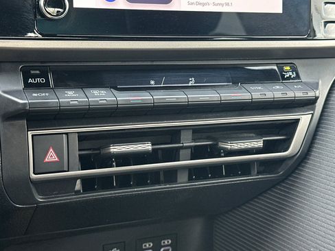 Used 2025 Toyota Camry SE FWD image 19