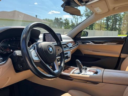 Used 2020 BMW 750i xDrive w/ Executive Package AWD/4WD image 18