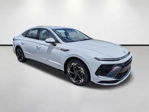 New 2026 Hyundai Sonata SEL FWD image 2