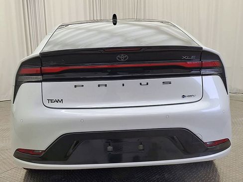 Used 2023 Toyota Prius XLE image 2