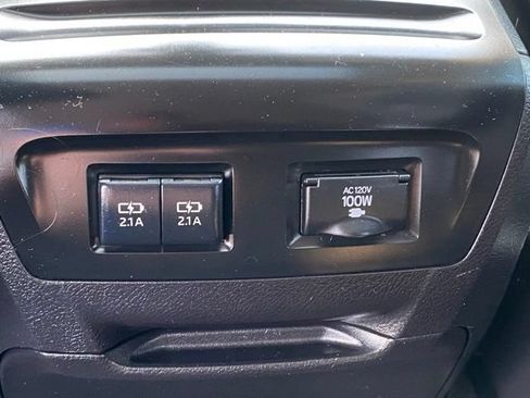 Used 2020 Toyota Sienna SE w/ SE Preferred Package FWD image 24