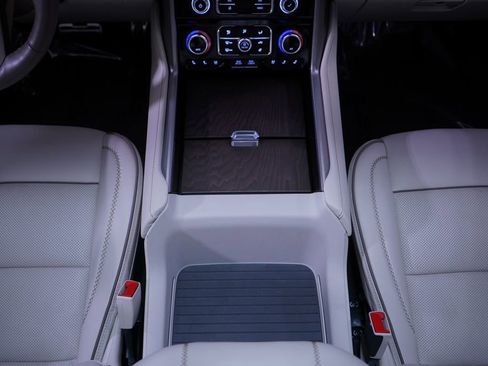 Used 2024 GMC Yukon Denali w/ Advanced Technology Package image 14