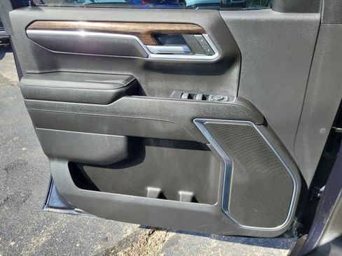 Used 2023 GMC Sierra 1500 SLE image 14