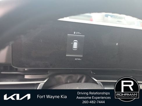 Certified 2025 Kia Carnival FWD image 11