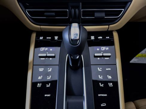 New 2026 Porsche Macan AWD/4WD image 18