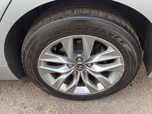 Used 2022 Toyota Avalon XLE image 9