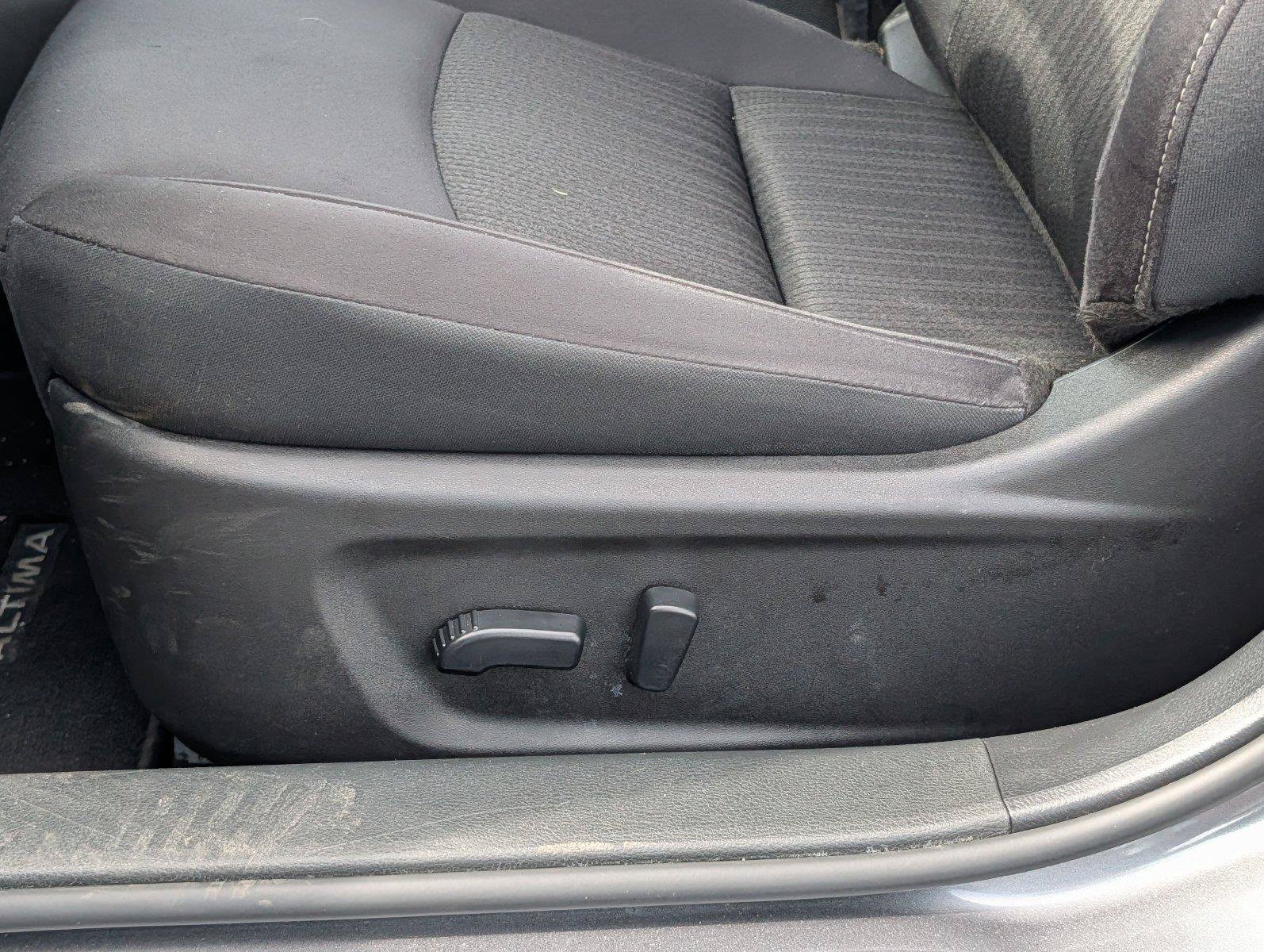 Used 2025 Nissan Altima 2.5 SV FWD image 11