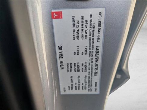 Used 2018 Tesla Model 3 Long Range RWD image 17