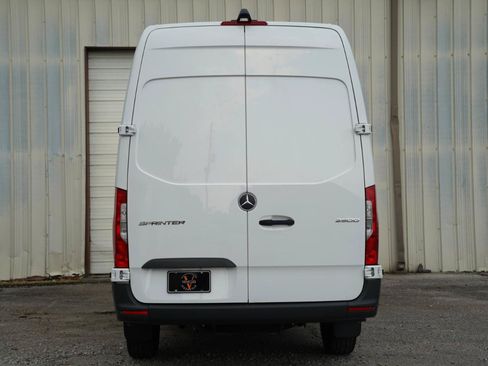 Used 2025 Mercedes-Benz Sprinter 2500 image 9