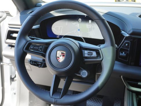 New 2026 Porsche Macan 4 Electric AWD/4WD image 5