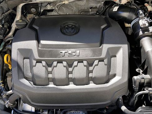 Certified 2023 Volkswagen Tiguan SE R-Line image 32