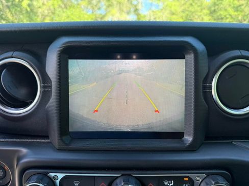 Used 2022 Jeep Wrangler Unlimited Sahara w/ Safety Group AWD/4WD image 7