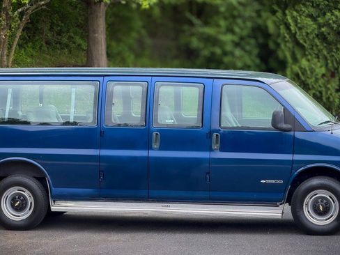 Used 2001 Chevrolet Express 3500 Extended Passenger w/ Preferred Equipment Group RWD image 7
