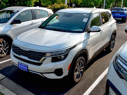 Used 2022 Kia Seltos LX AWD/4WD image 1