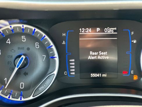 Used 2023 Chrysler Voyager LX image 11