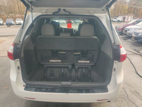 Used 2015 Toyota Sienna XLE image 15