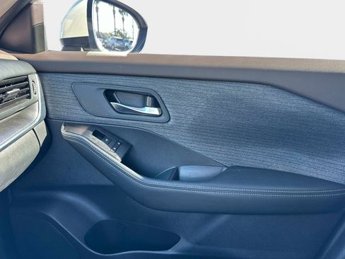 Used 2023 Nissan Rogue SV image 25