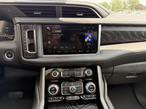Used 2023 GMC Yukon Denali AWD/4WD image 9