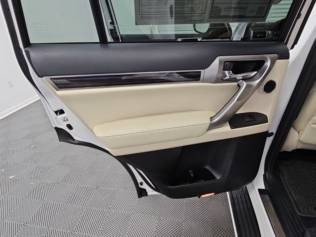 Used 2023 Lexus GX 460 Premium w/ Accessory Package AWD/4WD image 35
