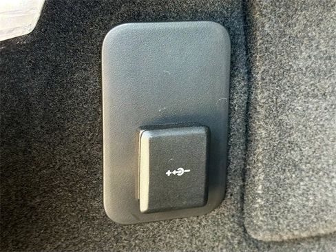 Used 2024 Land Rover Range Rover Evoque Dynamic SE image 13