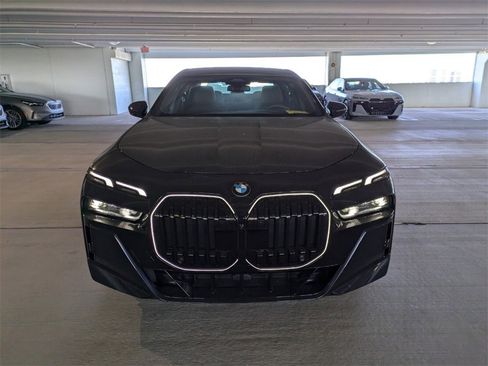 New 2026 BMW i7 xDrive60 w/ Executive Package image 2