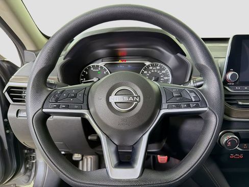 Used 2023 Nissan Altima 2.5 SV FWD image 14