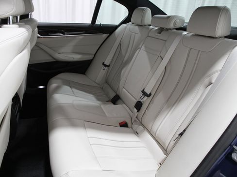 Certified 2022 BMW 530i xDrive w/ Convenience Package image 20