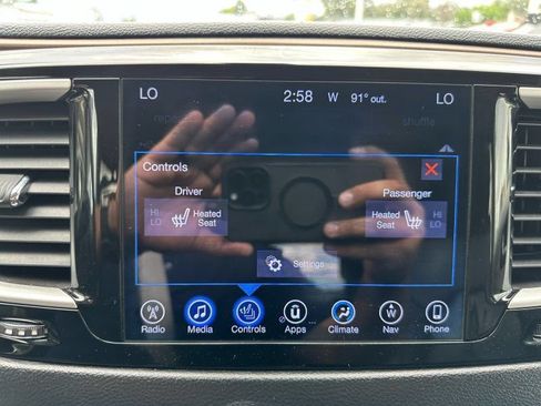 Used 2017 Chrysler Pacifica Touring-L FWD image 25