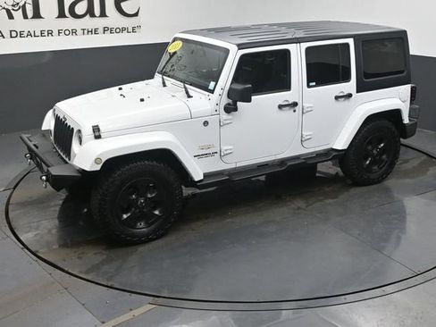 Used 2013 Jeep Wrangler Unlimited Sahara w/ Dual Top Group AWD/4WD image 43