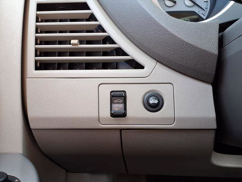 Used 2008 Chrysler Sebring Touring w/ Special Touring Group image 21