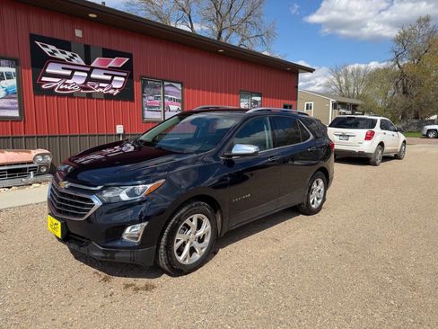 Used 2021 Chevrolet Equinox Premier AWD/4WD image 2
