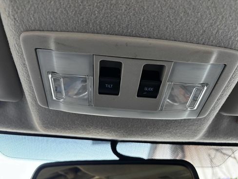 Used 2010 Ford Focus SE image 32