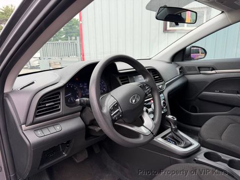 Used 2019 Hyundai Elantra SE w/ Cargo Package FWD image 10